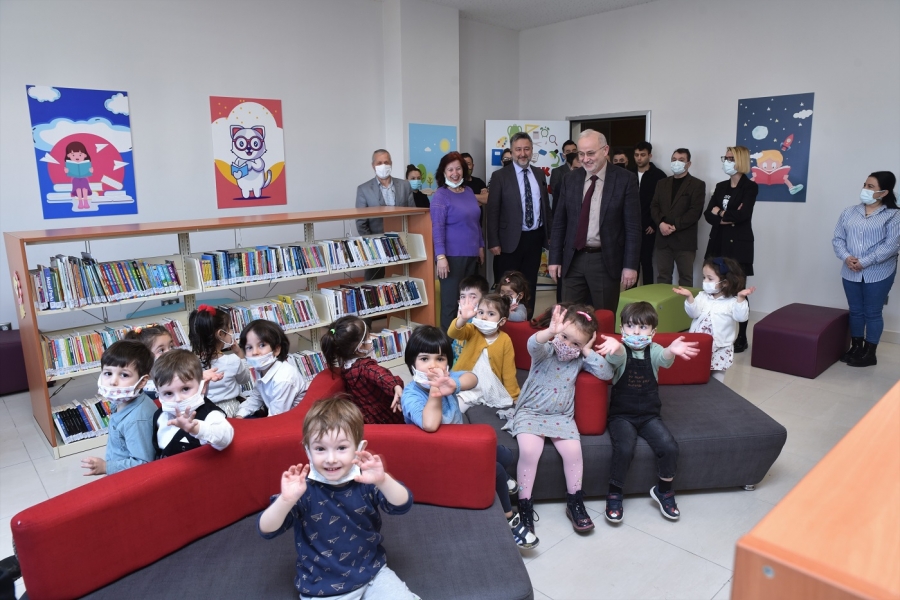 Rektör Ünal, Kütüphane Çalışanlarının Kütüphane Haftası’nı Yerinde Kutladı