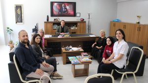 Osmangazi İmam Hatip Ortaokulu’ndan Zümral Nur Aktaş’a Kütüphane Desteği