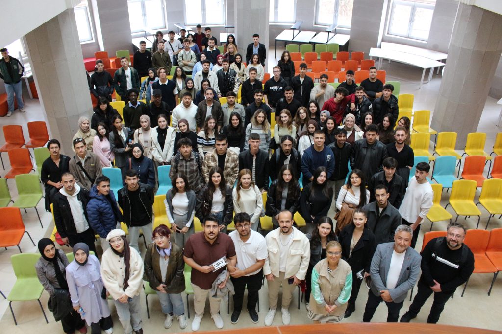 OMÜ UYUM FEST Kapsamında Merkez Kütüphane Yeni Öğrencileri Karşıladı