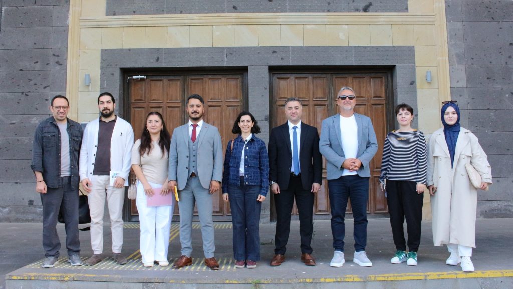 Eğitim-Öğretim Koordinatörlüğü ile Kütüphane ve Dokümantasyon Daire Başkanlığı Arasında Eş Güdüm ve Paylaşım Toplantısı