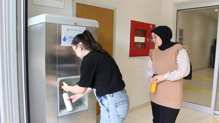 Merkez Kütüphanede Su Arıtma Cihazı Öğrencilerin Hizmetinde