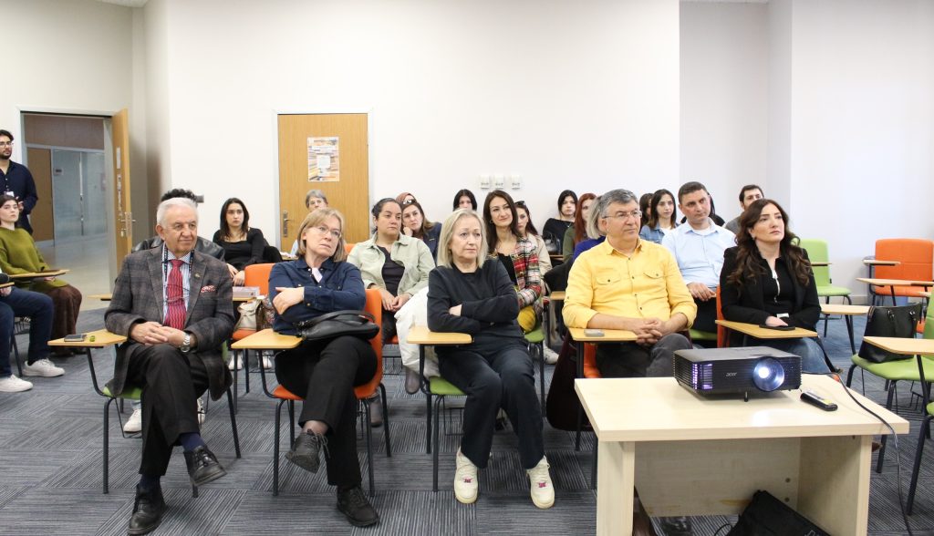 Merkez Kütüphanemizde “Köy Enstitülerini Kütüphaneleri Üzerinden Yeniden Keşfetmek” başlıklı forum gerçekleştirildi.